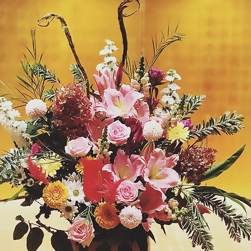 お祝い壺生け込み花